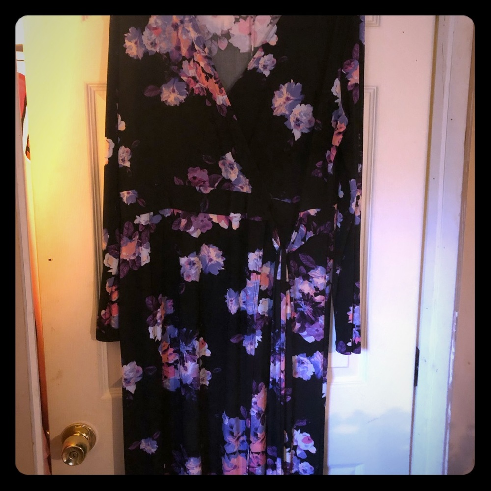 JENNIFER LIPEZ BEAUTIFUL FLORAL DRESS